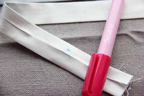 How to Make a Bias Tape Throw Pillow