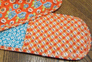 Keep your cool in the kitchen with this ever-practical oven glove.