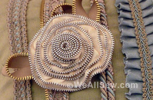 Jo's Zipper Tape Rose