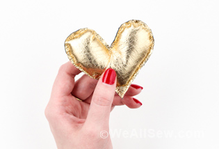 nute DIY Valentine's Brooch