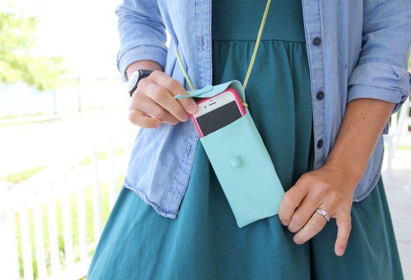 Leather iPhone Purse Tutorial  - Finished iPhone Purse