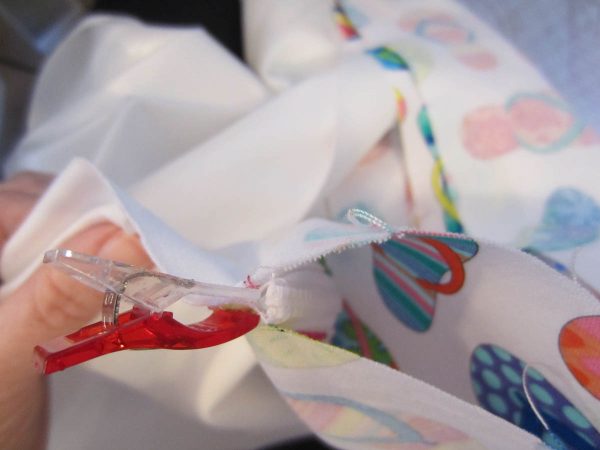 Swim Wetbag Sewing Tutorial - make sure that the zipper is pinched toward the bag lining on each side
