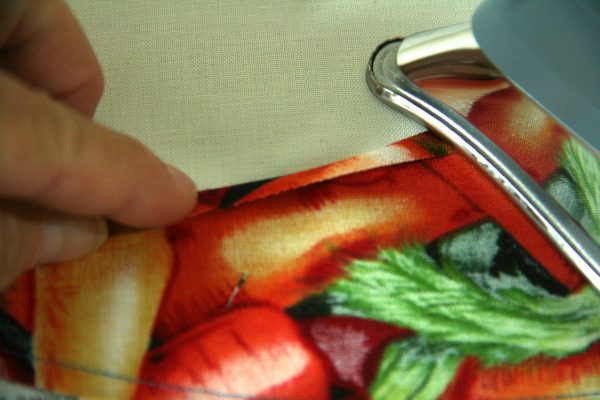 Recycle old canvas bags into made-over market bags with this tutorial