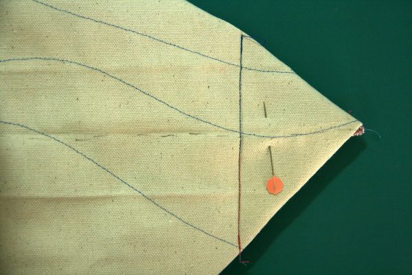 Recycle old canvas bags into made-over market bags with this tutorial
