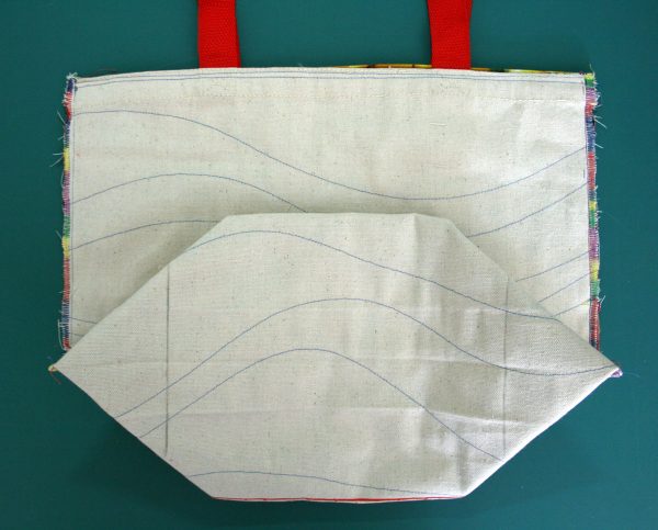 Recycle old canvas bags into made-over market bags with this tutorial