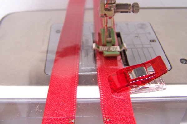How to sew a clear vinyl zippered pouch