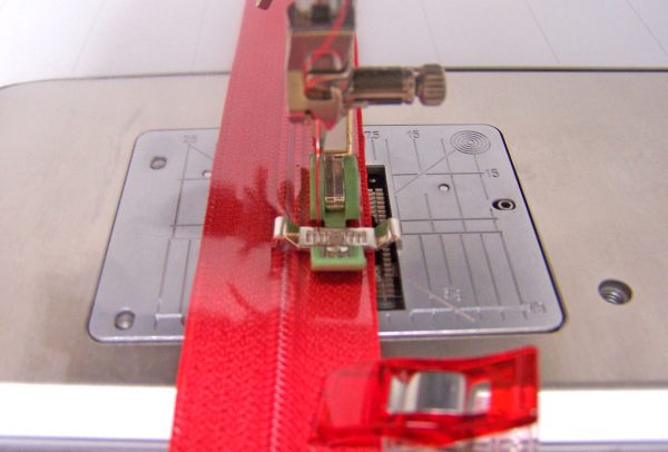 How to sew a clear vinyl zippered pouch