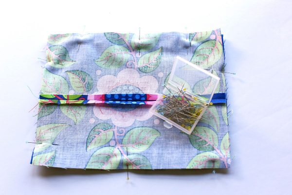 Scissors Motif Pincushion Tutorial