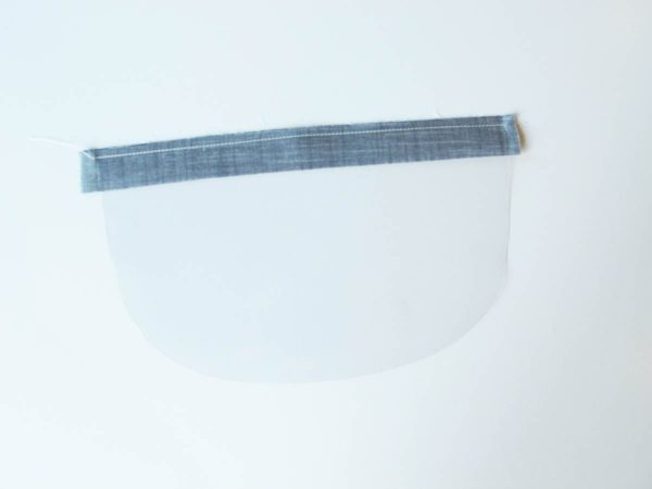 Vinyl Zip Pouch Tutorial - line up vinyl and binding piece