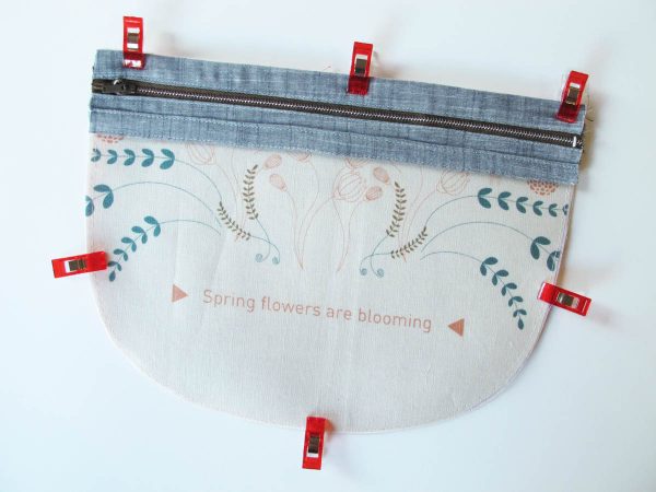 Vinyl Zip Pouch Tutorial - Use clips to hold
