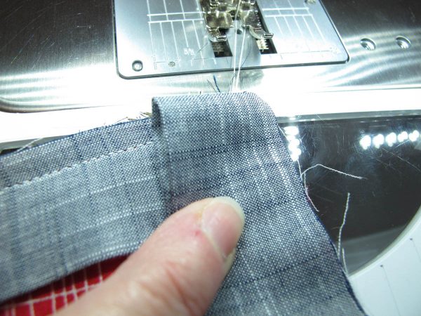 Vinyl Zip Pouch Tutorial - create 45 degree angle of binding