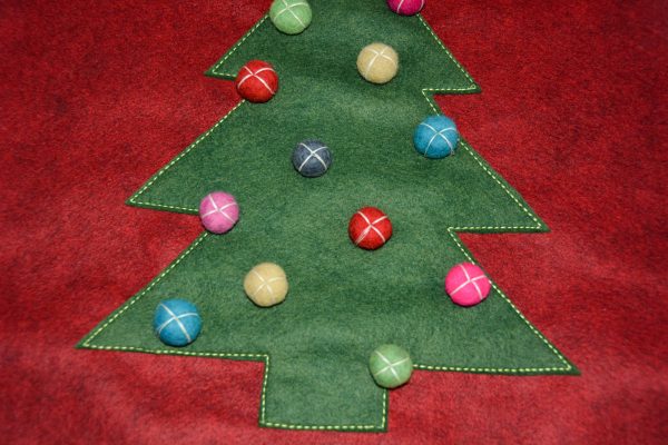 Christmas Tree Pillow Tutorial - decorate your tree