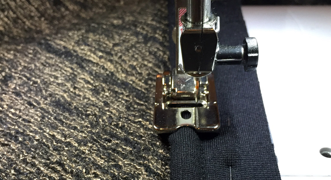 How to use piping in a garment