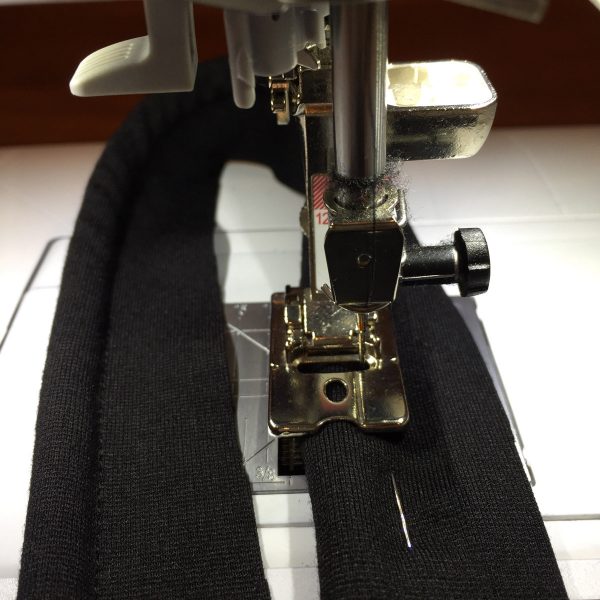 How to use piping in a garment