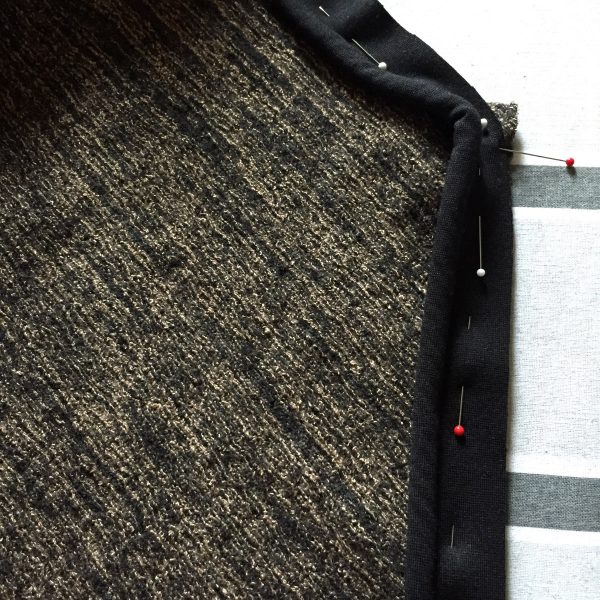 How to use piping in a garment
