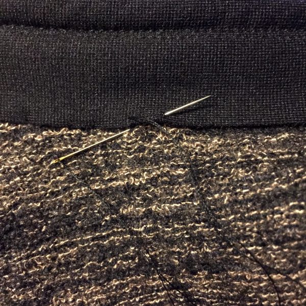 How to use piping in a garment