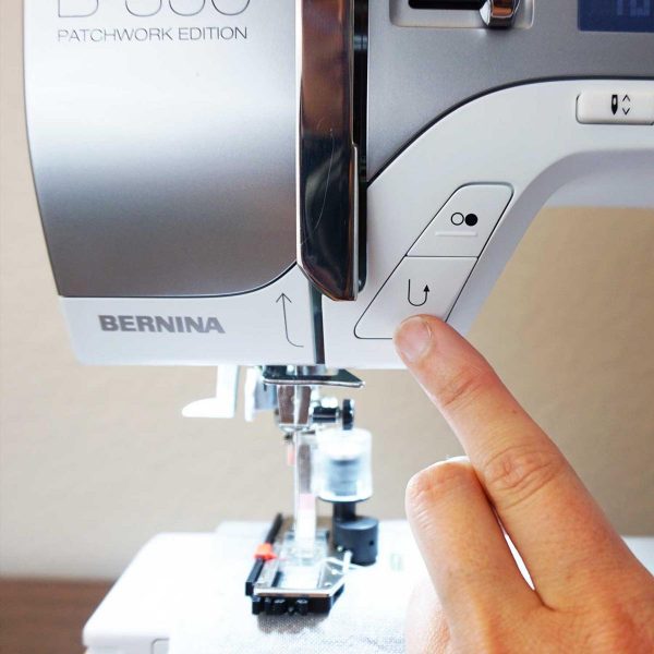 16SewDIY-HowToSewButtonDown-Tips-1200x1200-ButtonholeStep2