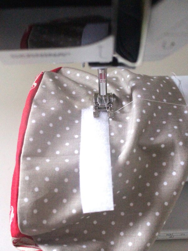 Reusable washable lunch bag Tutorial step nine: sew the Velcro
