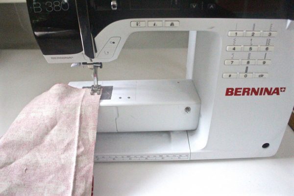 Reusuable washable lunch bag Tutorial Step two: sew the main fabric pieces together