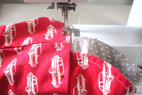Reusable washable lunch bag Tutorial step nineteen: sew bag together