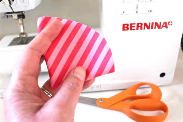 15-minute easy-sew pin cushion Step one: Cut the circle
