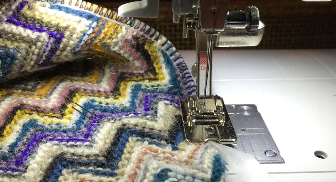 Tips to sew with the bulky overlock foot #12