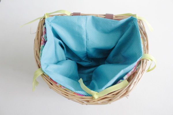 step fifteen: place ties between inside and outside liners