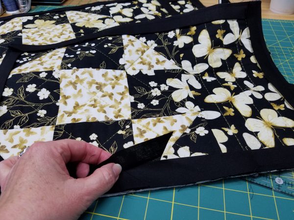 Shoofly Block Placemats-slide end