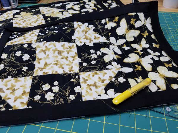 Shoofly Block Placemats-Trace angle