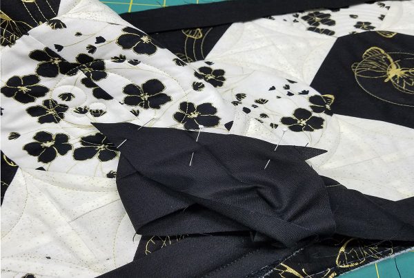 Magic circle table runner