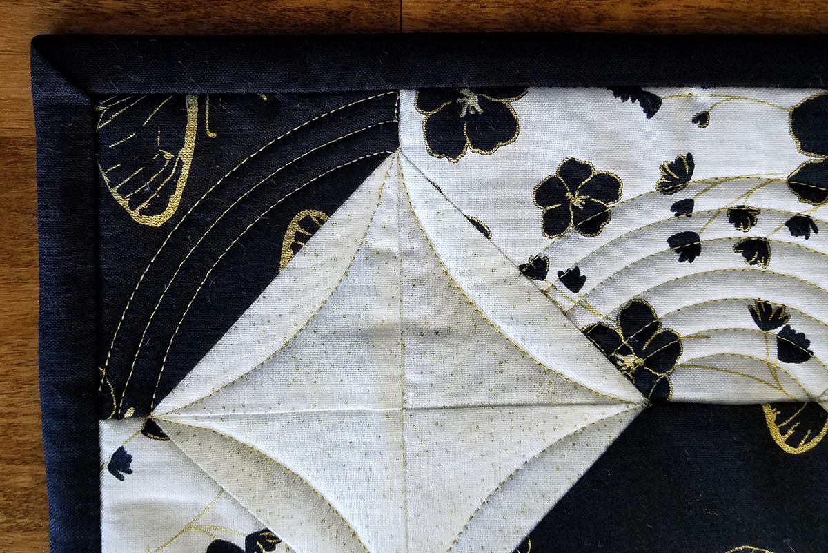 Magic circle table runner