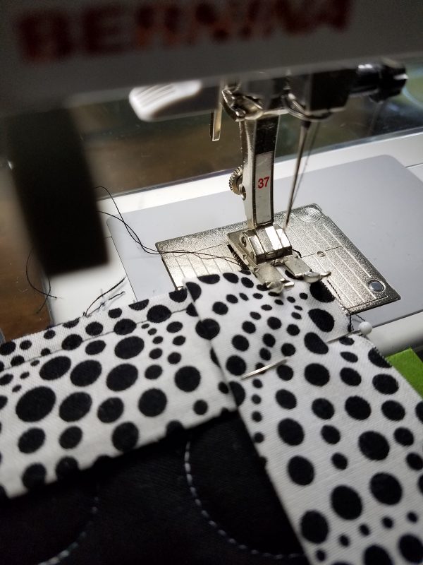 Ohio Star Table Topper Tutorial-Binding corner