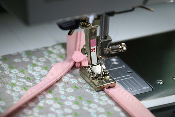  Step 9, Attaching the invisible zipper