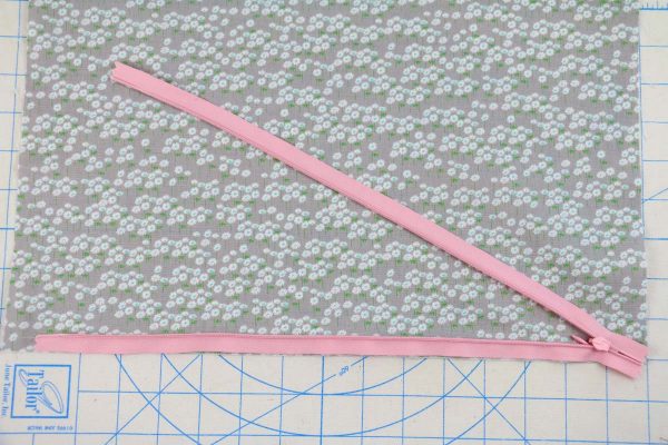  Step 9, Attaching the invisible zipper