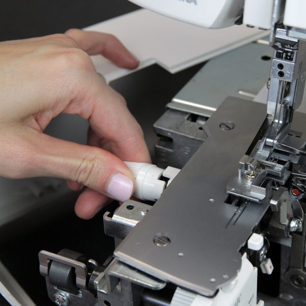 Overlocker Threading - lower knife