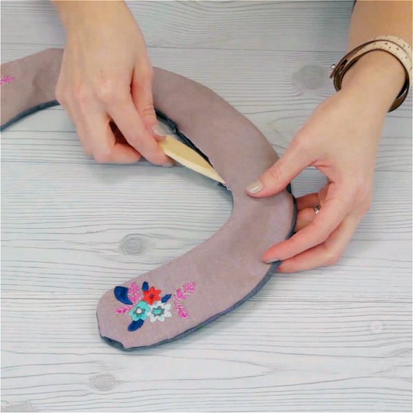 Embroidered Collar Tutorial - point turner