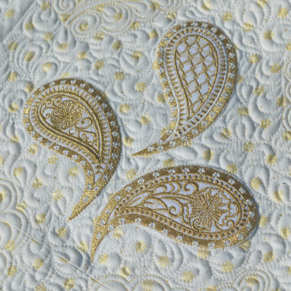 BERNINA_125_Anniversary_Quilt-along_Month_4_Embroidery