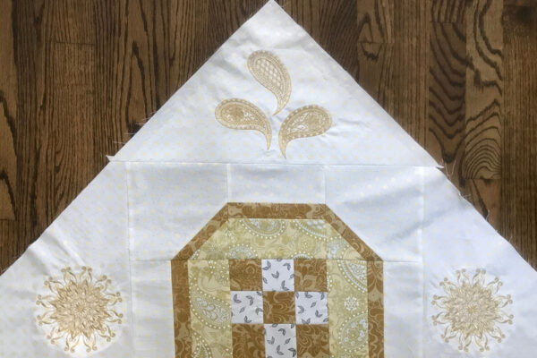 BERNINA_125th_Anniversary_Quilt-along_Month_5_Slide_joining_a _corner_triangle