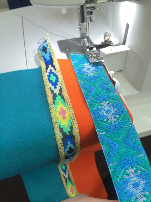 BERNINA_L_460_Multi-purpose_Foot_wide_flatlock_sewing