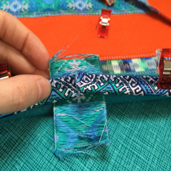BERNINA_L_460_Multi-purpose_Foot_piping_seam