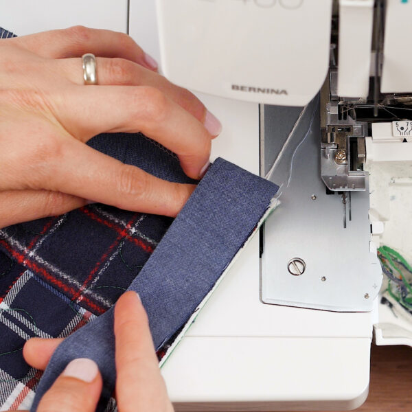 speedy_binding_with_an_overlocker_fold_miter_2
