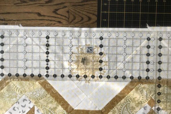 BERNINA_125th_Anniversary_Quilt-along_Month_5_Trimming_the_quilt