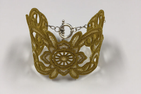 Freestanding_Lace_Bracelets_Finished_Bracelet