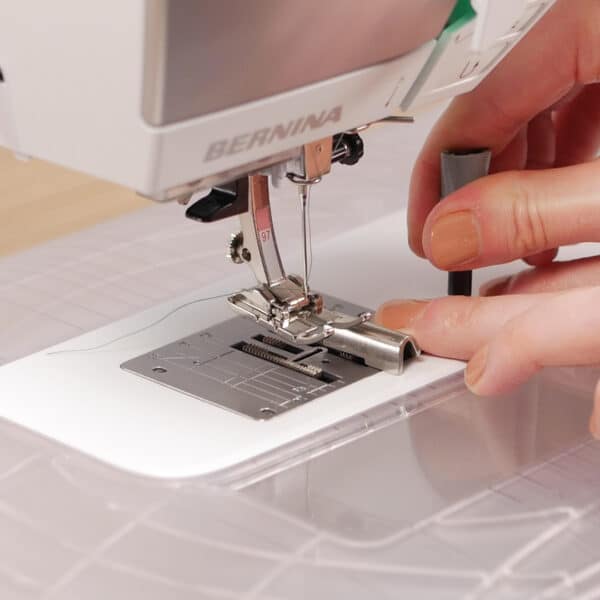 Attach the Seam Guide to the BERNINA 480