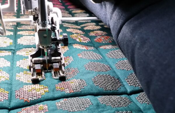 Stitching quilting lines with the walking foot