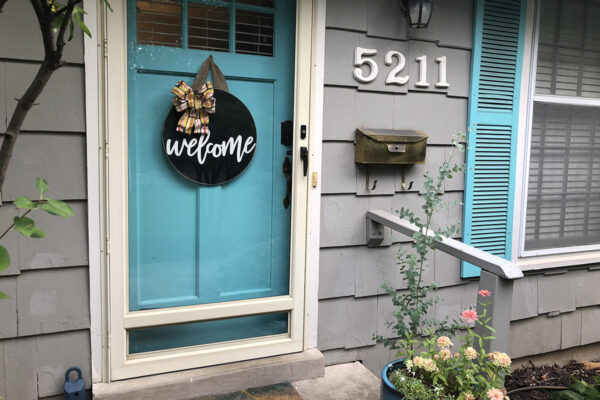 DIY_Wire-edged_Ribbon_front_door_closing