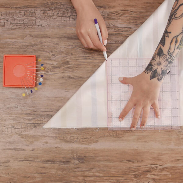 DIY_Crib_Sheet_Mark_to_Miter_Corners