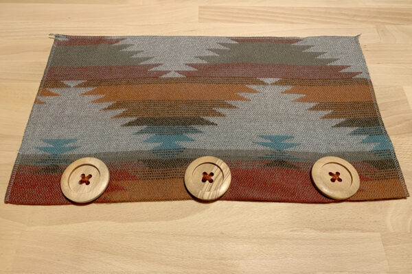 Manual_Buttonholes_attached_buttons
