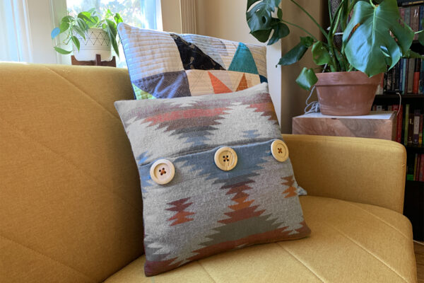 Manual_Buttonholes_finish_closeup