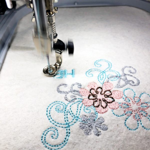 When the machine stops, change the color of thread to the color displayed on the machine screen.